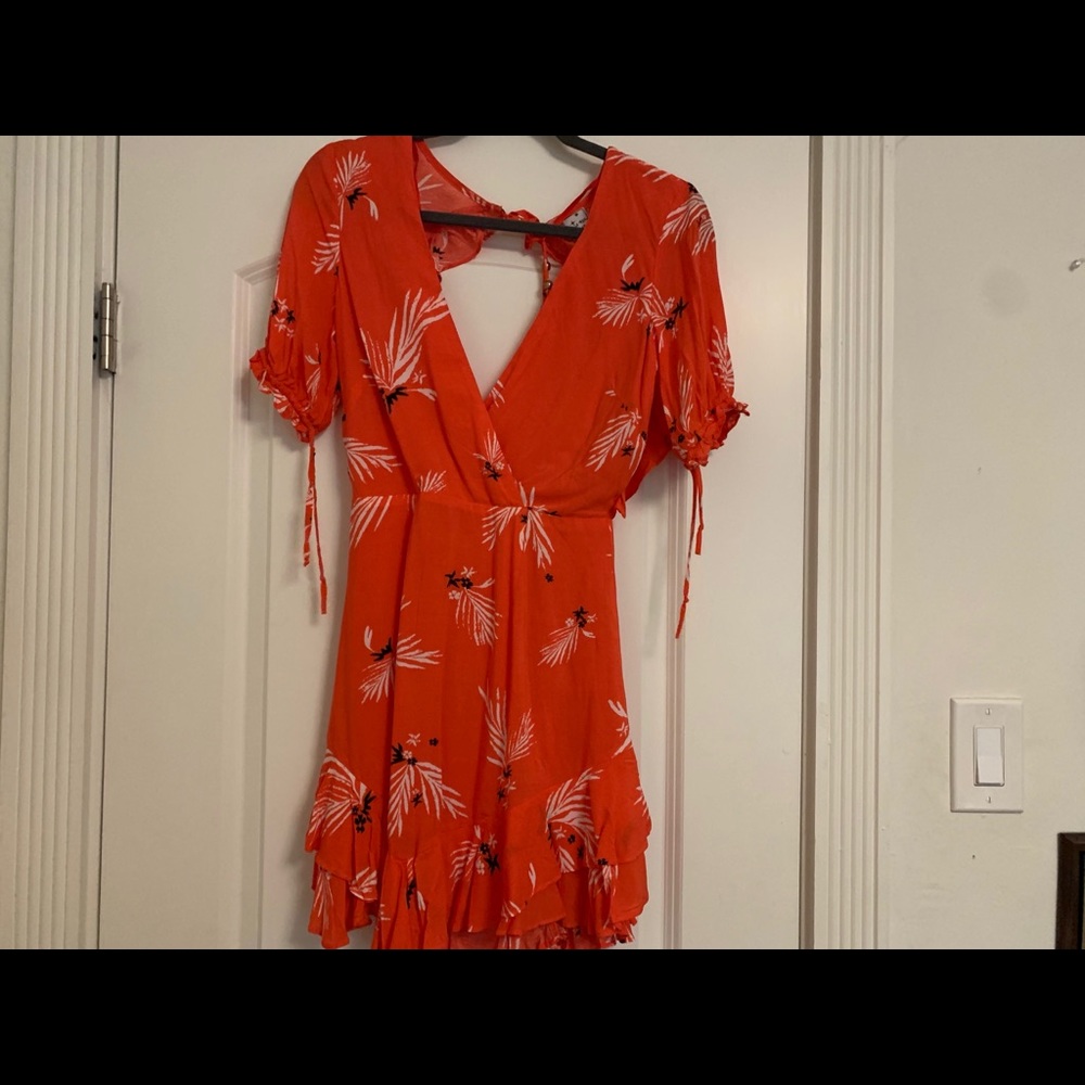 Selfie Leslie backless red/orange dress
